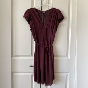 H&M burgundy pleated V-neck tie waist dress with flutter sleeves Sz 12